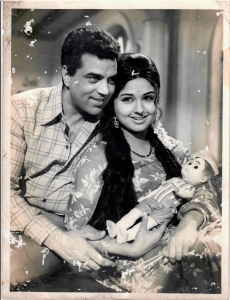 Movie still : Leena Chandavarkar & Dharmendra  (Rakhwala-1971)